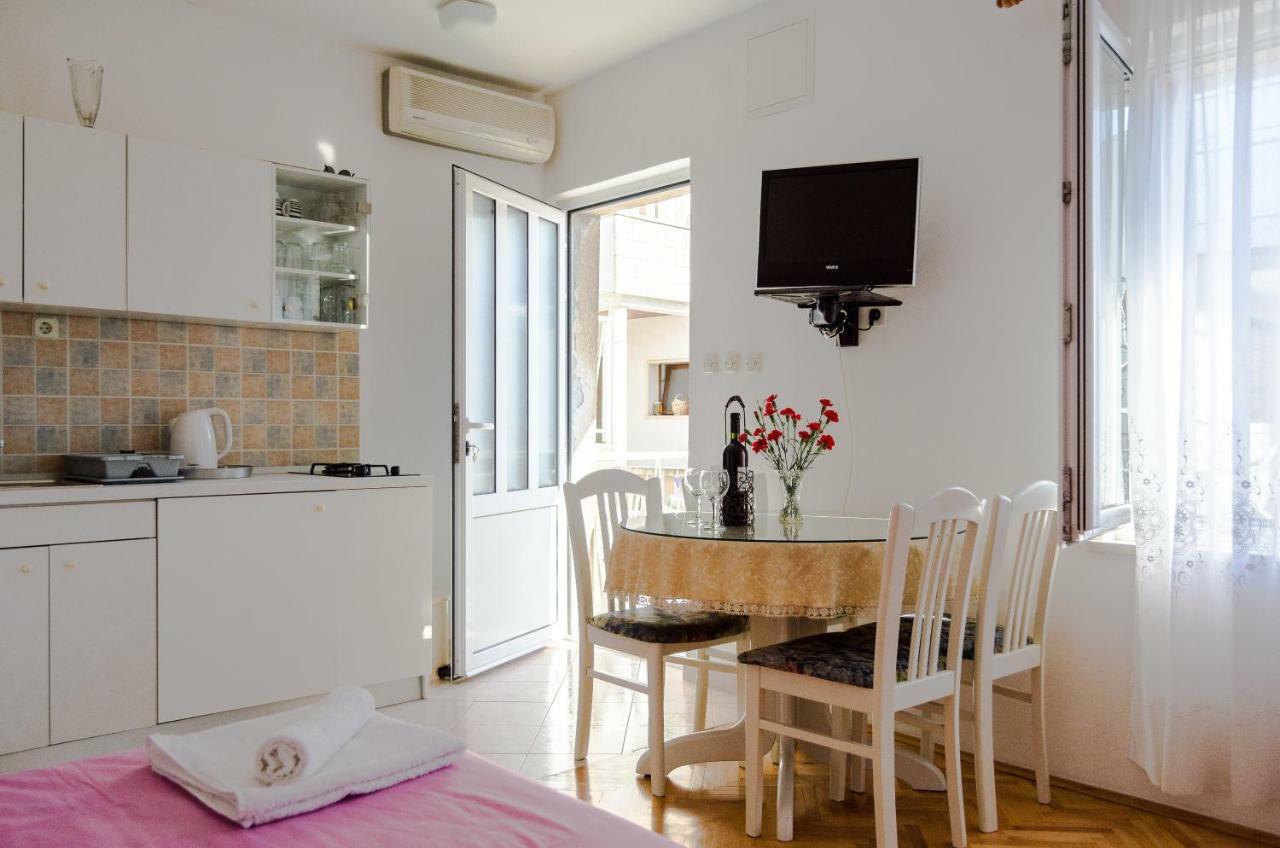 Apartmani Marko มาคาร์สกา ภายนอก รูปภาพ